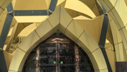 台风“蝴蝶”来袭，三亚部分商户暂时停业