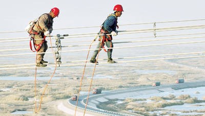 2025年新疆计划建设41个超高压电网项目（图片新闻）