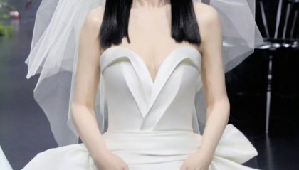 偏心的妈隐身的他，55岁王琳撕开原生家庭伤疤