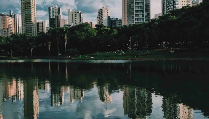 “绘制彩虹教程：轻松减压，打造绚丽彩虹画作”