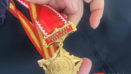 与邓稼先共过事泰州严衍祚在“大漠”工作了21年