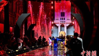 2025泉州时尚周开幕秀在百年古街区举行