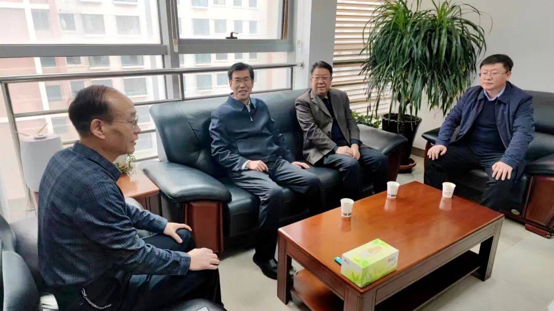 张振亚走访中央驻甘和省属新闻单位