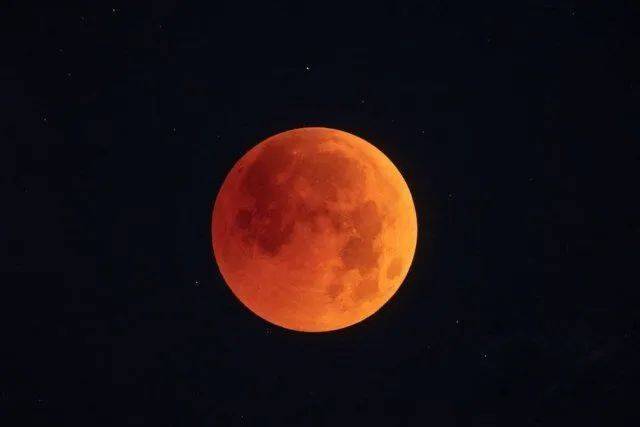 云南“血红太阳”刷屏，网友吵翻！专家分析来了→