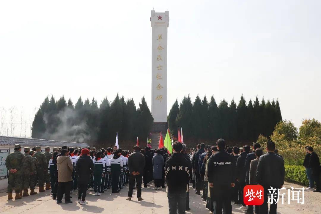 盐城射阳县人武部在海河烈士陵园开展清明祭扫革命烈士活动