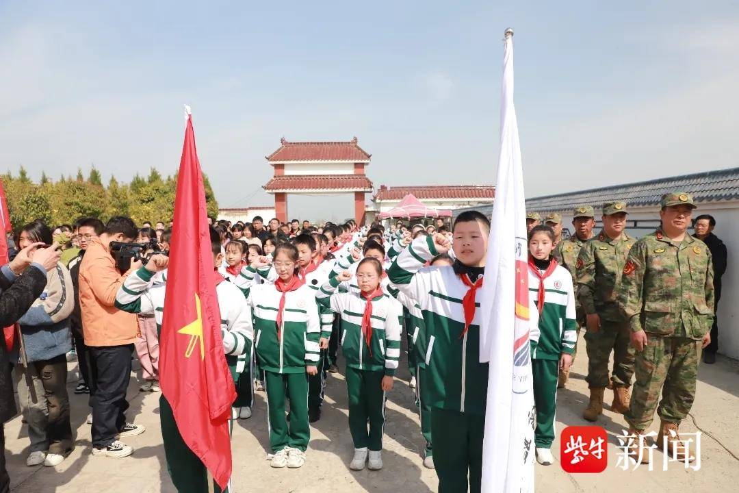 盐城射阳县人武部在海河烈士陵园开展清明祭扫革命烈士活动
