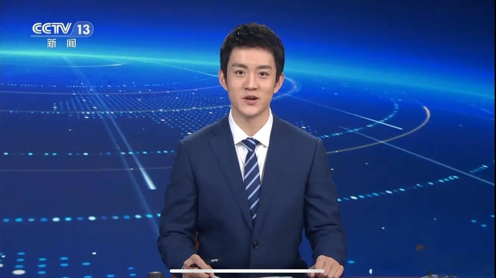 央视新闻频道两位00后新生代主持人引发关注，综合表现非常有潜力