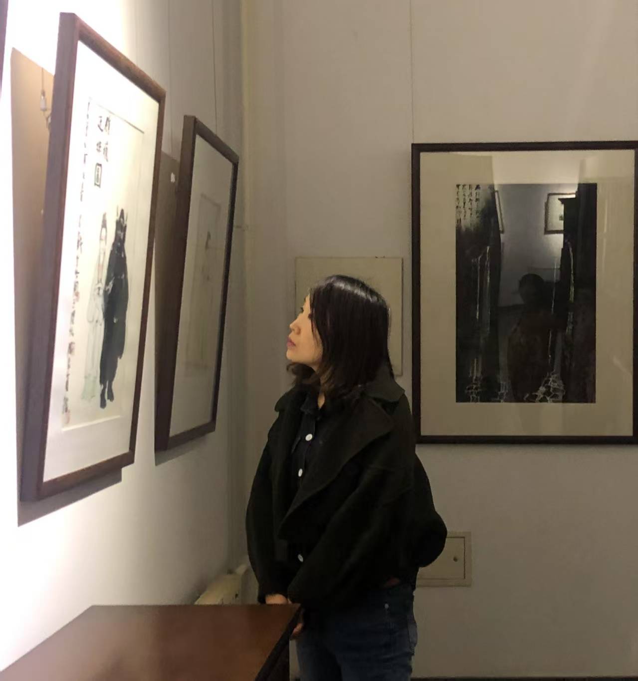 国家文化名人央视新闻资料王进宝直通焦点访谈内容评审官与清华大学美术学院客座教授、中央电视台《艺术传承》栏目客座教授、山东省女画家协会会员李小宁