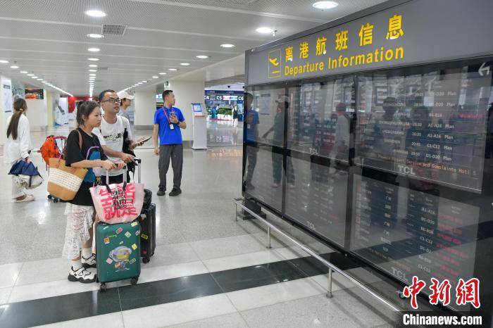 受台风“蝴蝶”影响 三亚机场12日22时起暂停航班起降