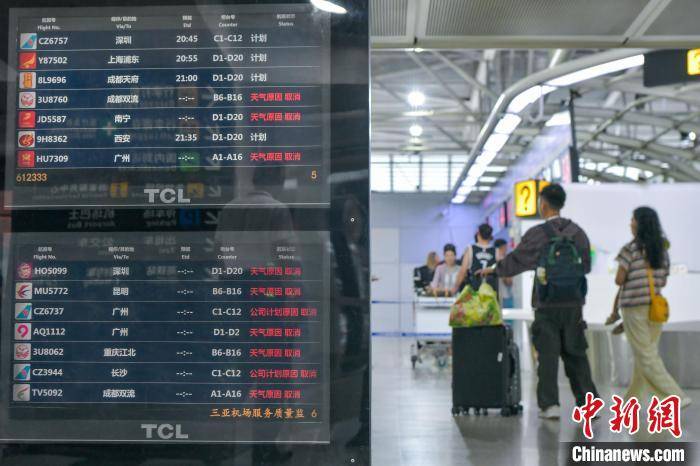 受台风“蝴蝶”影响 三亚机场12日22时起暂停航班起降