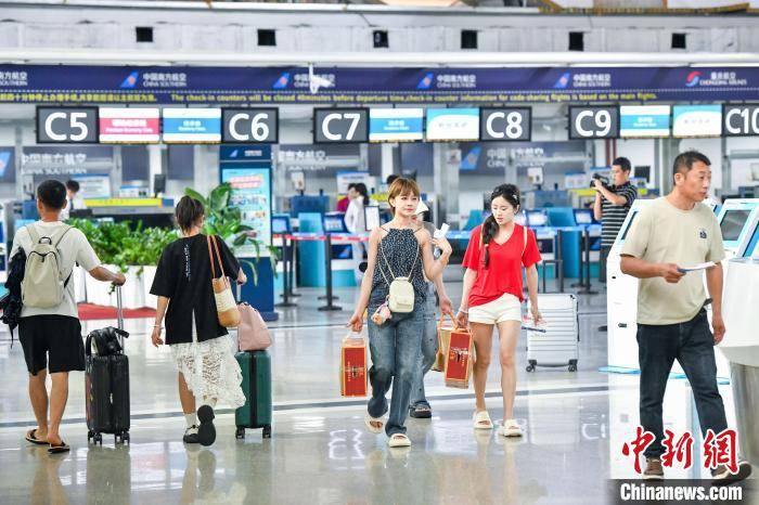 受台风“蝴蝶”影响 三亚机场12日22时起暂停航班起降