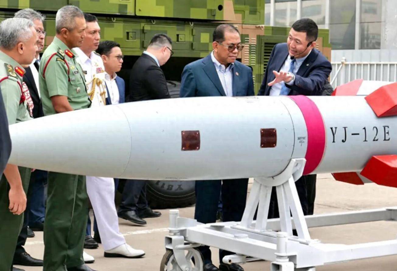 马来西亚防长访华首日,直奔4马赫的鹰击-12E,南亚国家或再添航母杀手?