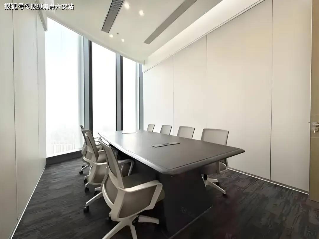 滨江区数字经济产业集聚地世茂智慧之门，汇聚科创与商贸类优质企业形成产业生态圈，共享行业资源与交流平台，助力入驻企业拓宽发展路径