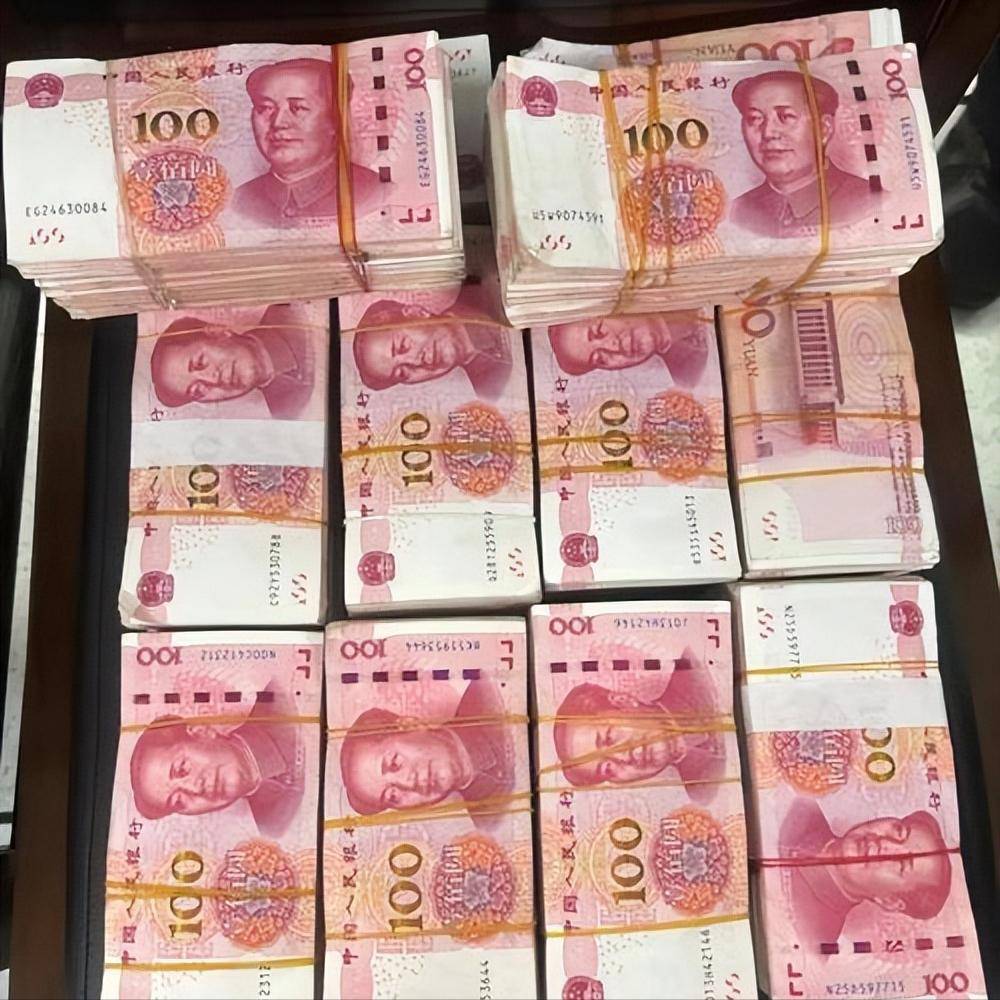 全球货币战打响！美元强势施压，多国货币贬值，为啥人民币能上涨