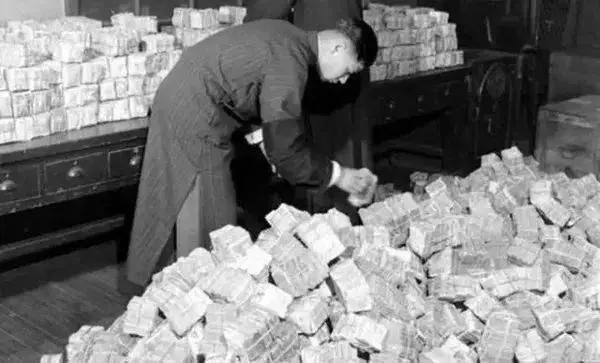 法币100(法币100元图片) 法币100(法币100元图片)